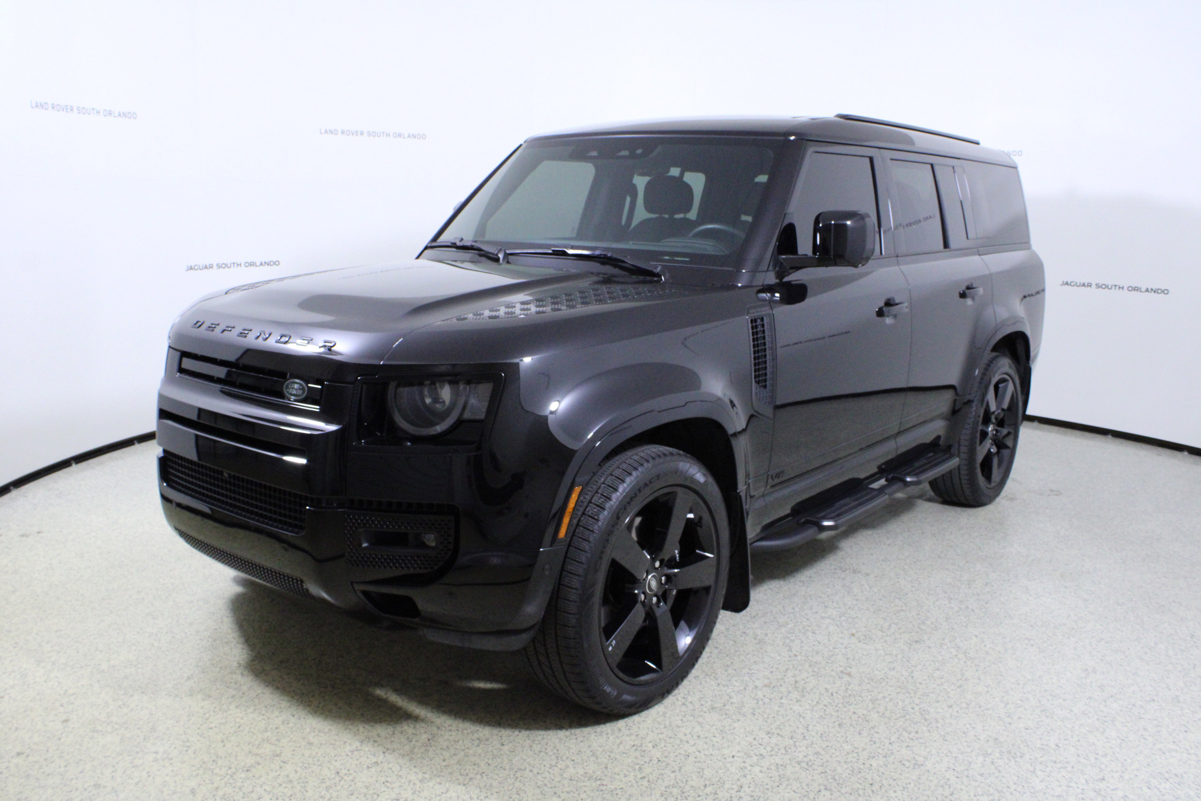 Used 2025 Land Rover Defender 130 V8 image 4