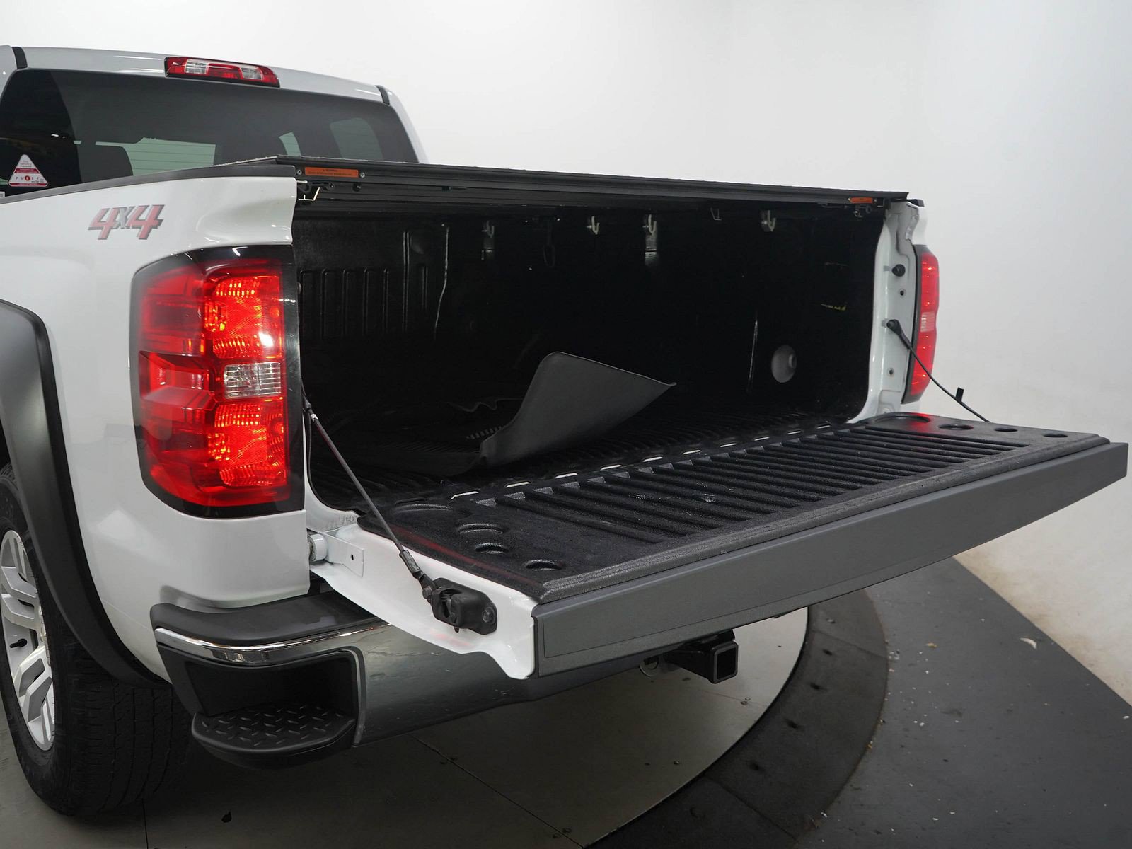 Used 2018 Chevrolet Silverado 1500 LT w/ All Star Edition AWD/4WD image 9