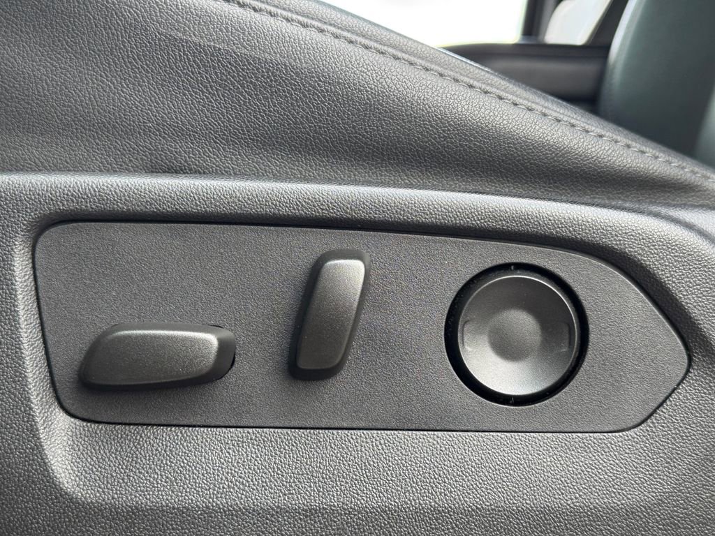 Used 2024 Chevrolet Suburban LT image 16