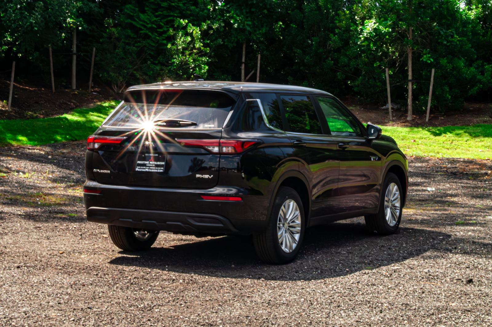 New 2025 Mitsubishi Outlander ES image 8