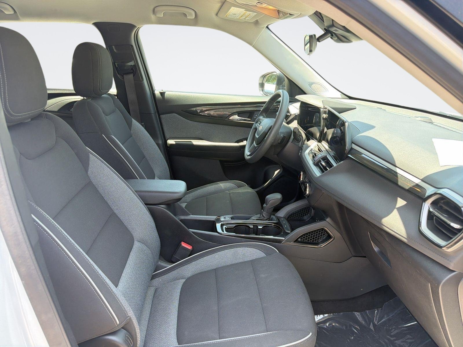 Used 2025 Chevrolet TrailBlazer LS FWD image 28