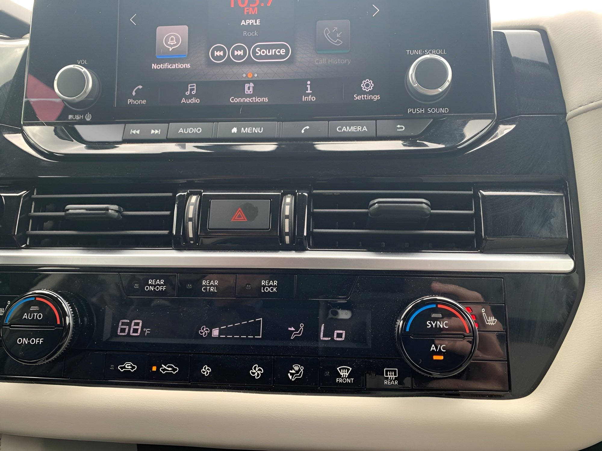 Used 2025 Nissan Pathfinder SV AWD/4WD image 13