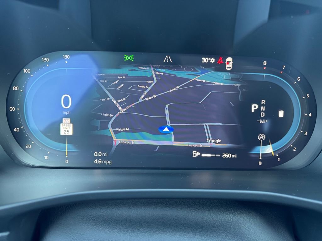 Certified 2025 Volvo XC40 B5 Plus image 21