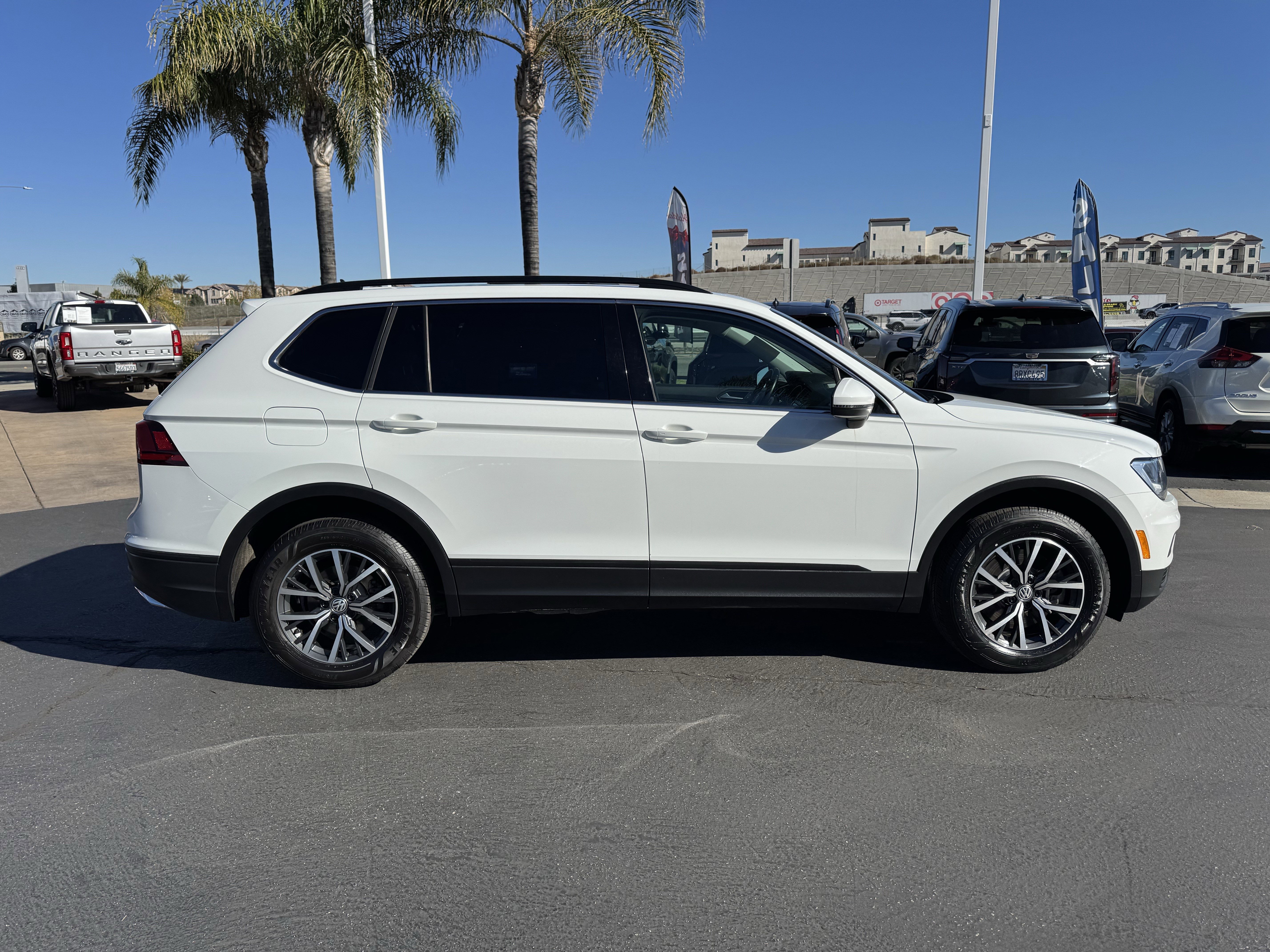 Certified 2019 Volkswagen Tiguan SE w/ Panoramic Sunroof Package image 11