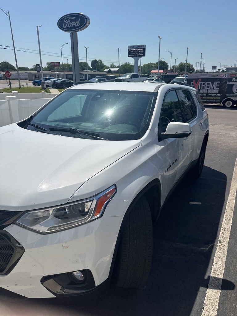 Used 2021 Chevrolet Traverse RS FWD image 1