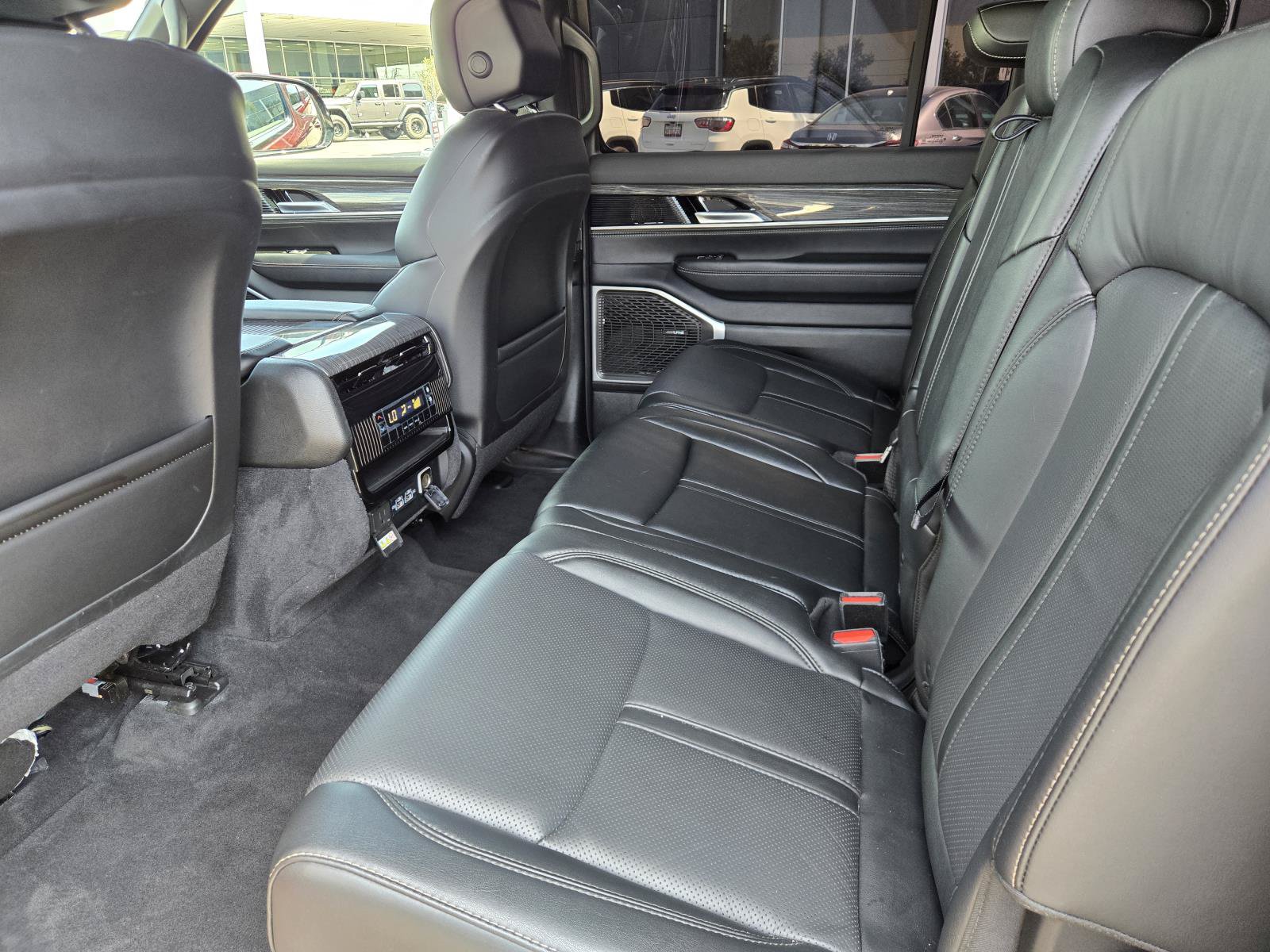 Certified 2022 Jeep Wagoneer Series II AWD/4WD image 24