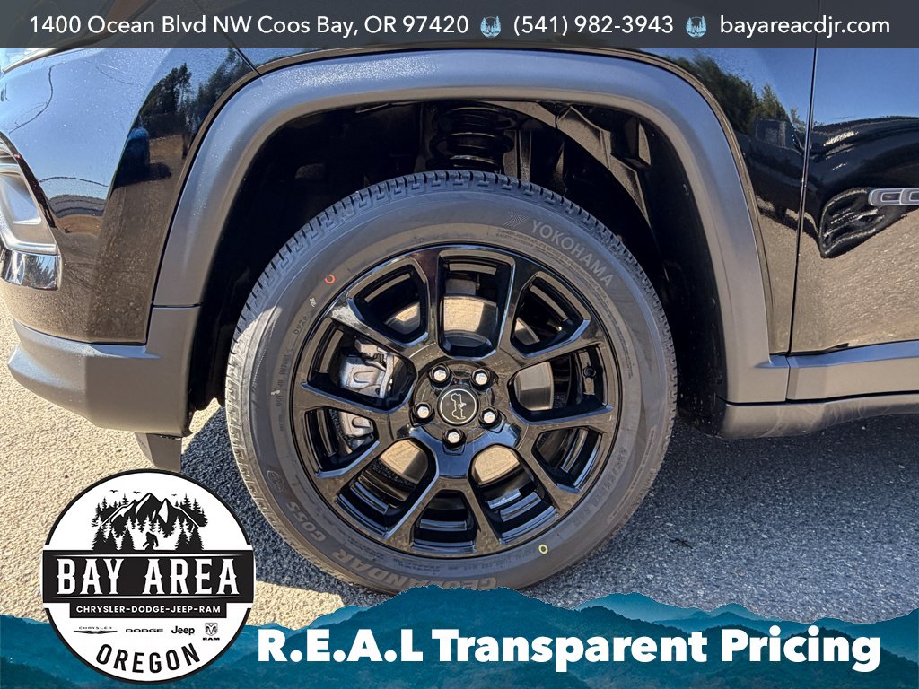 Used 2025 Jeep Compass Latitude w/ Convenience Group AWD/4WD image 29