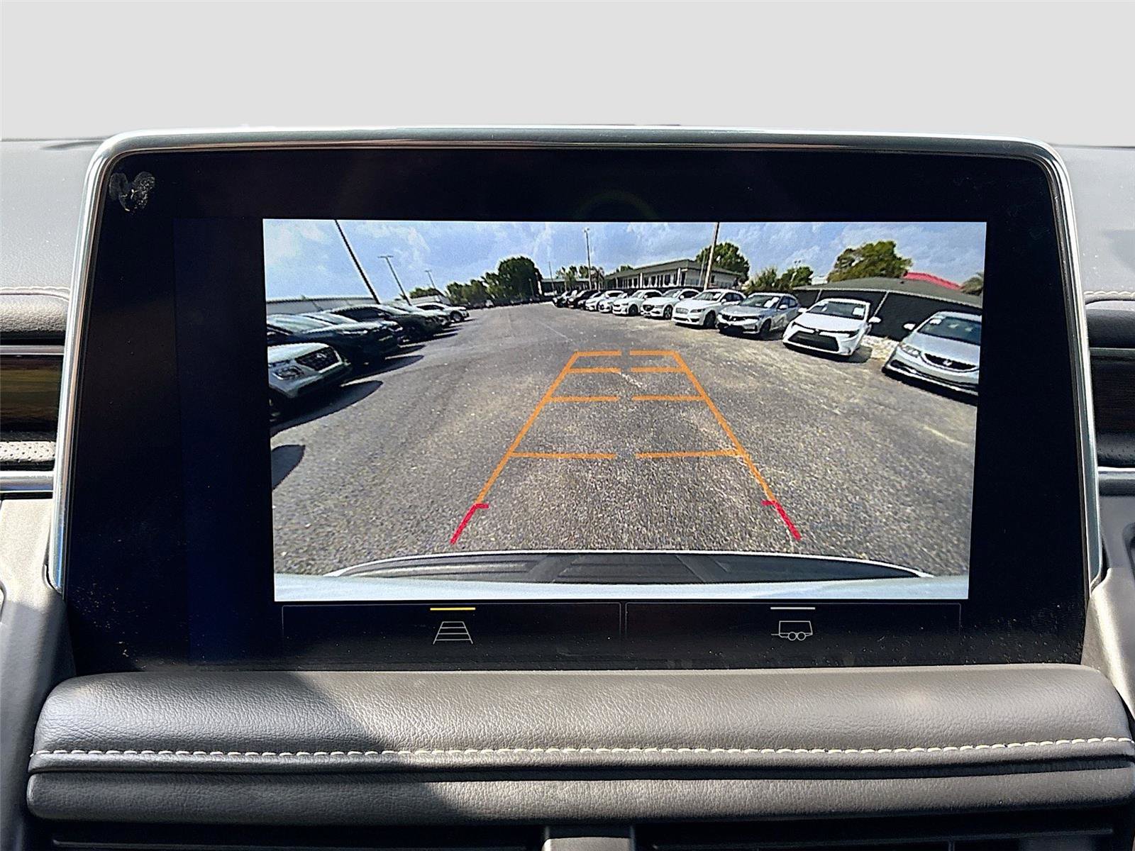 Used 2023 Chevrolet Suburban Premier image 16