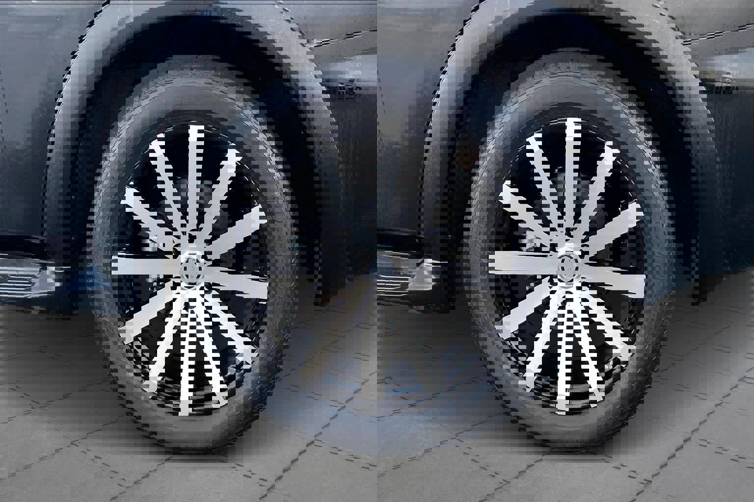 Used 2022 Nissan Armada Platinum w/ Captain's Chairs Package image 10