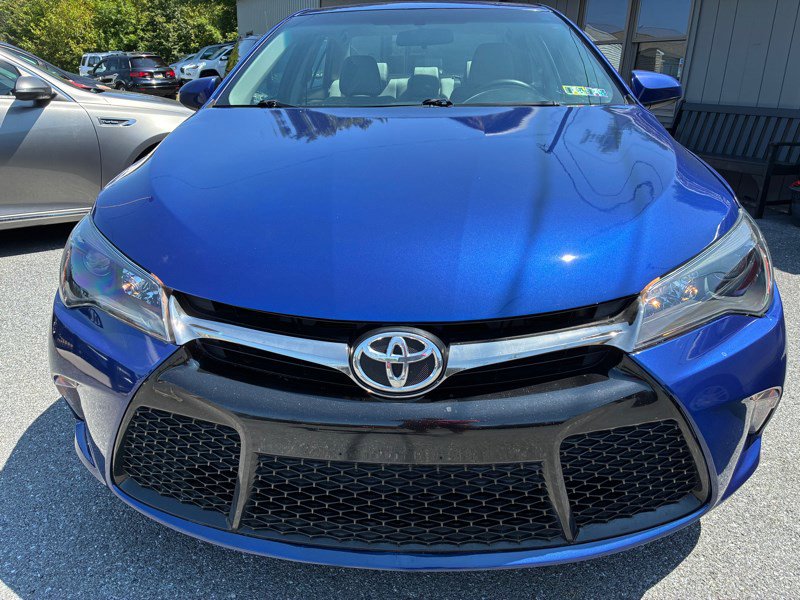 Used 2015 Toyota Camry SE image 2