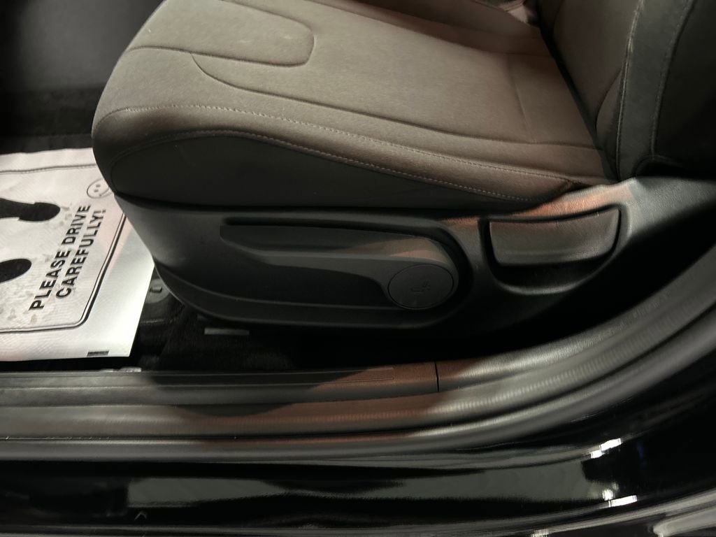 Used 2025 Hyundai Elantra SEL w/ Cargo Package FWD image 11