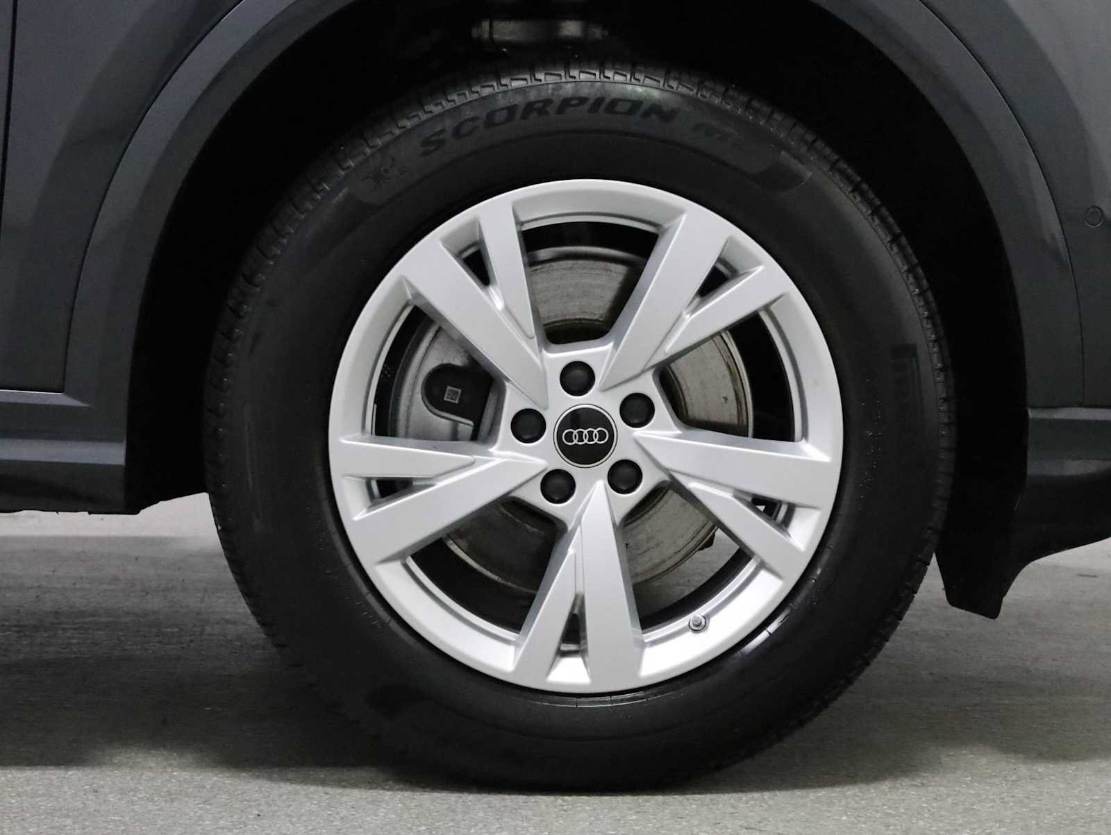 Certified 2025 Audi Q5 Premium AWD/4WD image 12