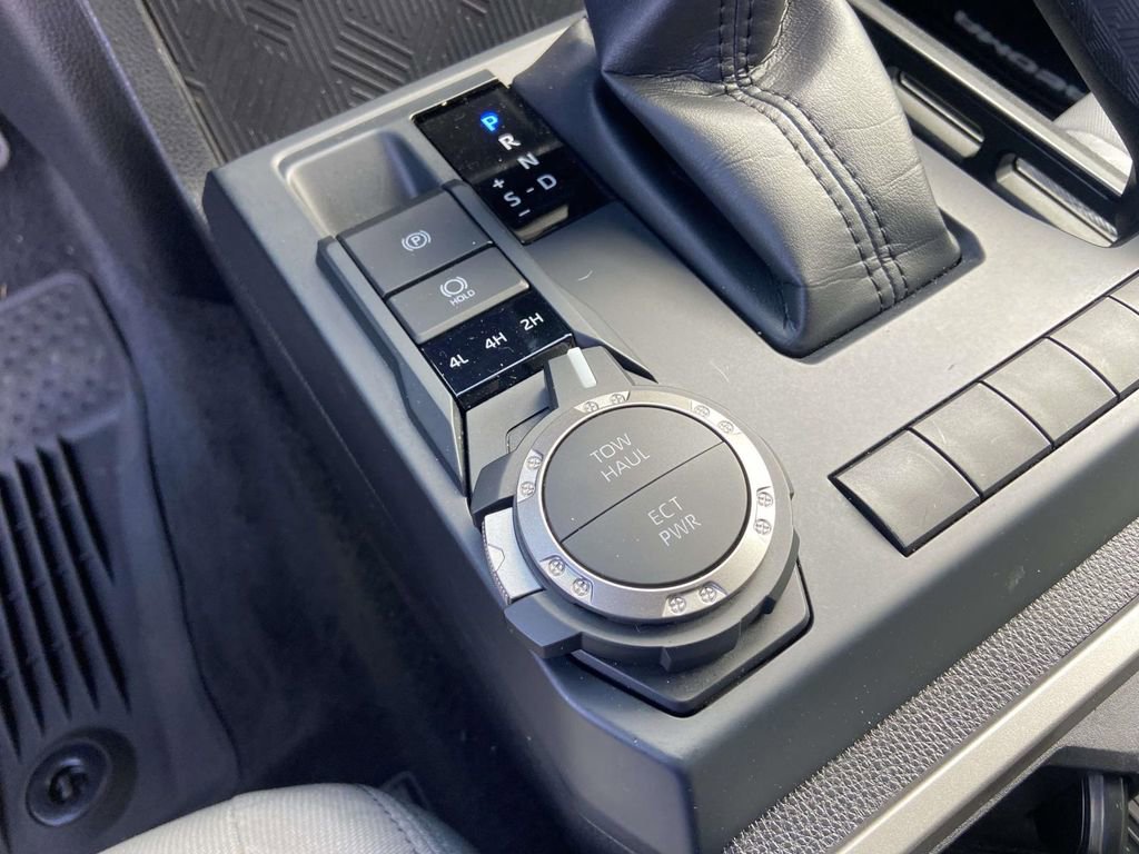 Used 2025 Toyota Tacoma SR5 AWD/4WD image 25