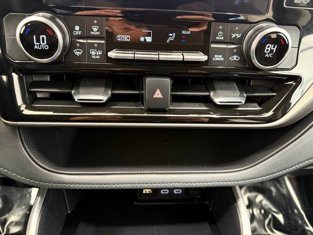 Used 2025 Toyota Highlander LE image 38