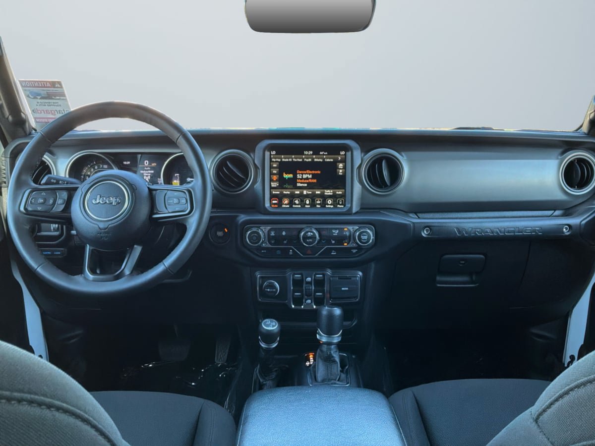 Used 2023 Jeep Wrangler Unlimited w/ Sun & Screen Package AWD/4WD image 10