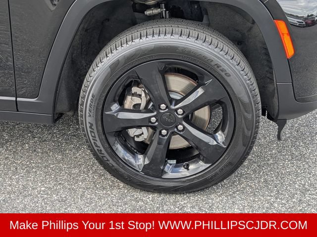 Used 2024 Jeep Grand Cherokee L Limited w/ Black Appearance Package AWD/4WD image 10