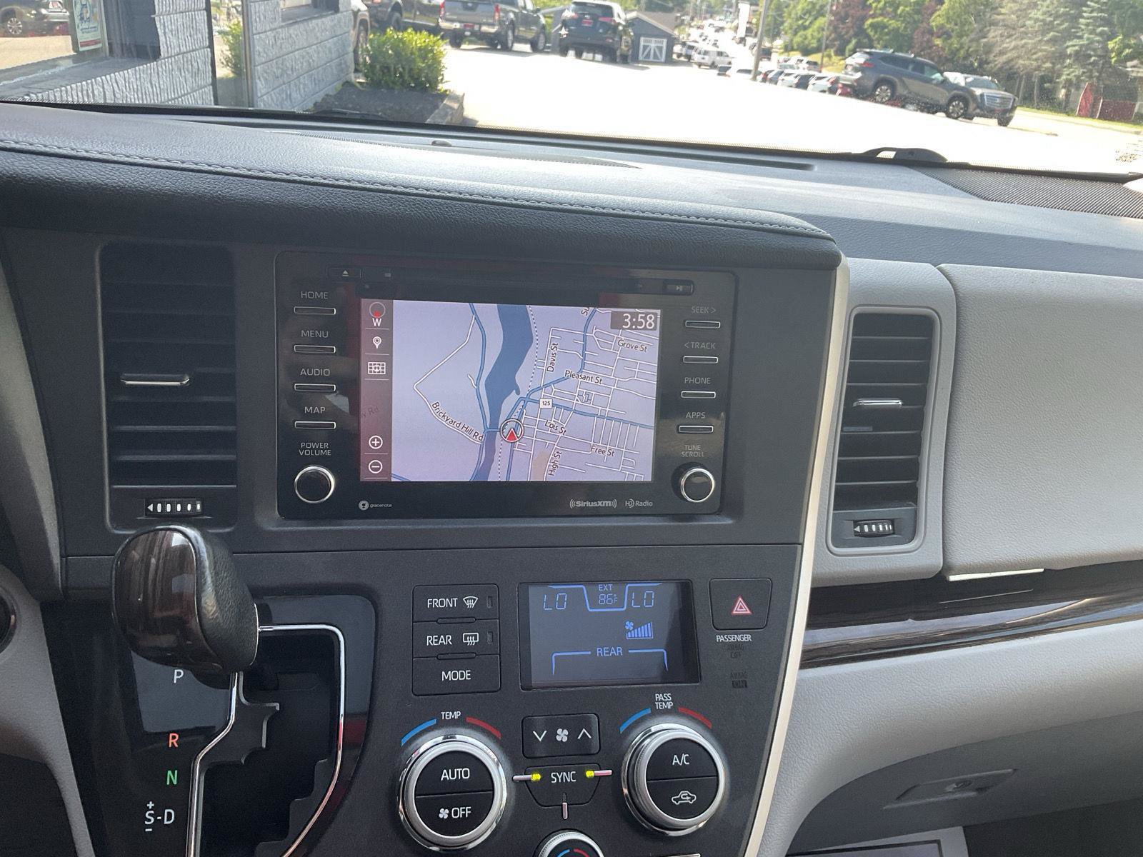 Used 2020 Toyota Sienna XLE Premium AWD/4WD image 19