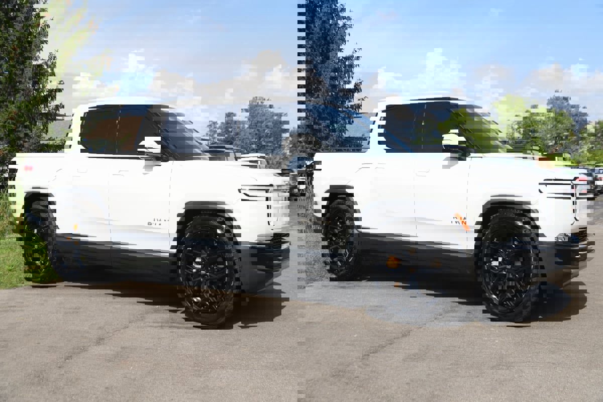 Used 2022 Rivian R1T Adventure image 2