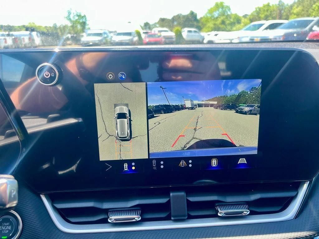 New 2026 Chevrolet Equinox LT w/ Safety and Technology Package AWD/4WD image 14