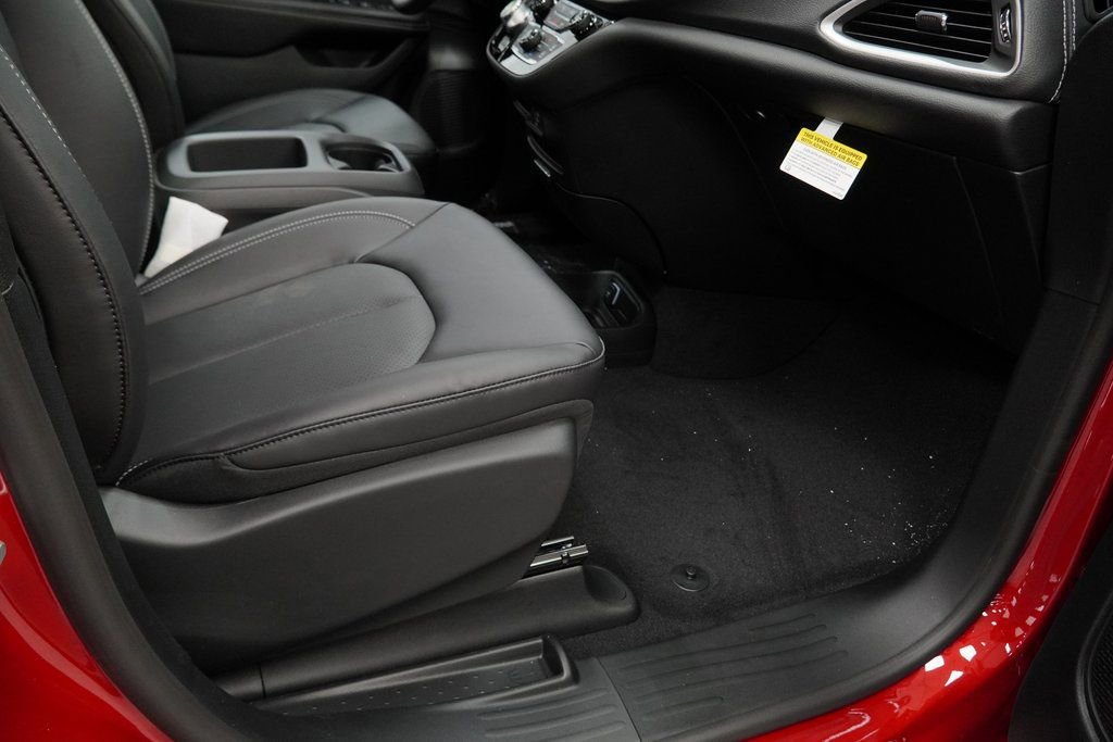 New 2026 Chrysler Pacifica Select image 34
