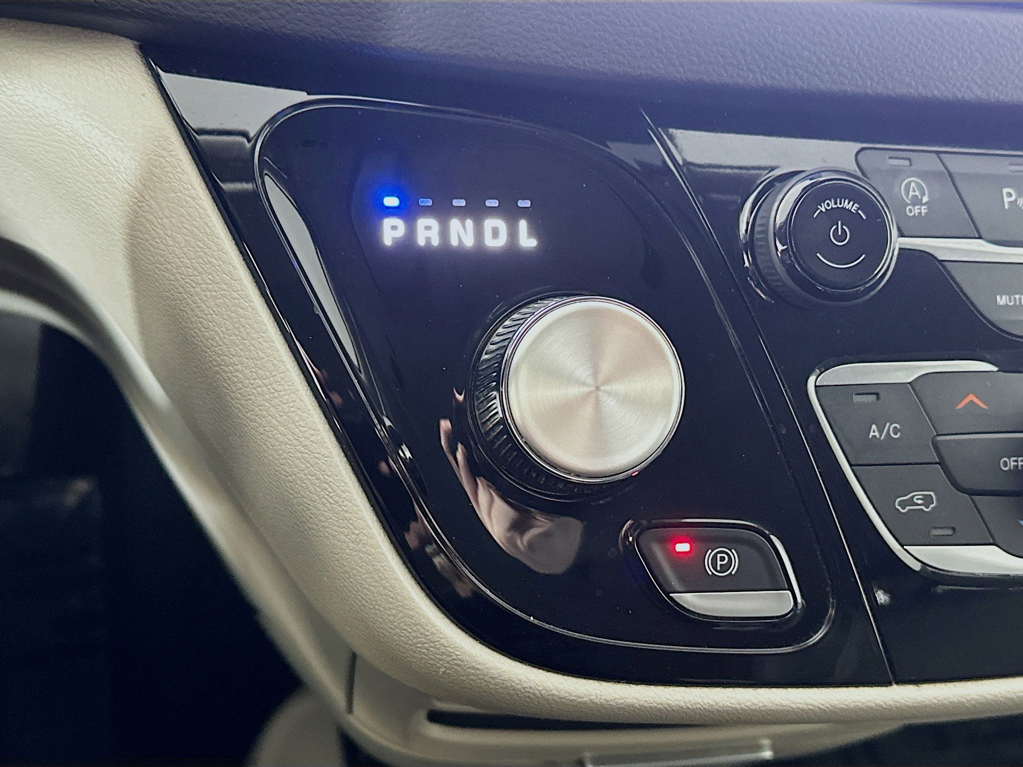 Used 2023 Chrysler Pacifica Touring-L image 16