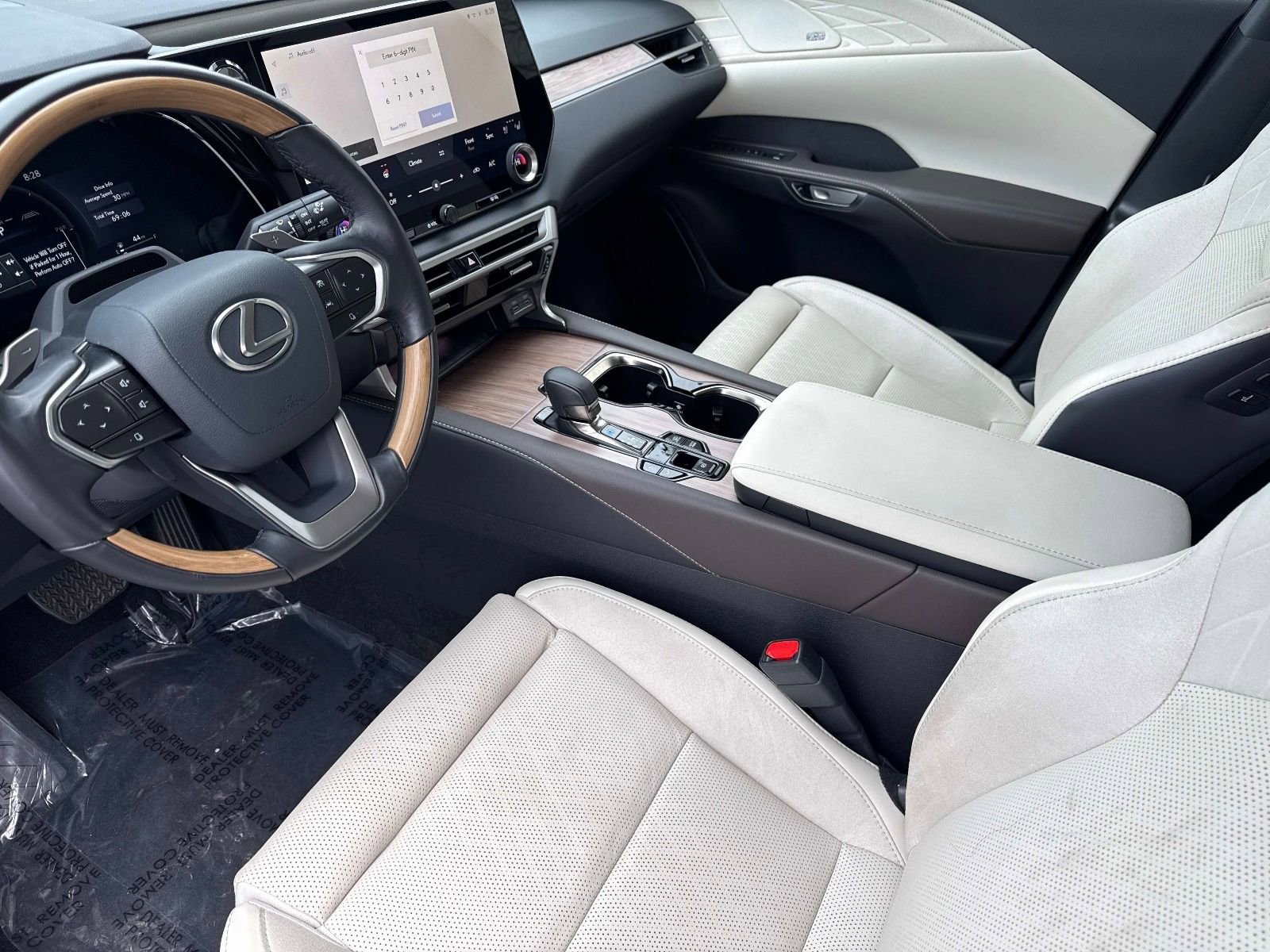 Used 2025 Lexus RX 450h AWD w/ Luxury Package image 23