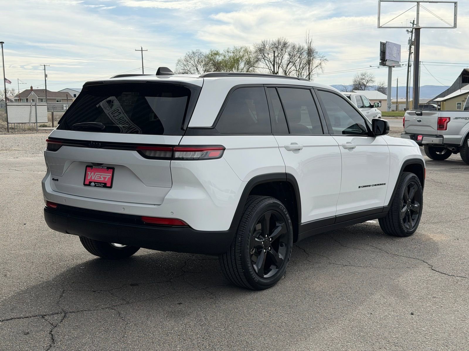 Used 2024 Jeep Grand Cherokee Altitude image 7