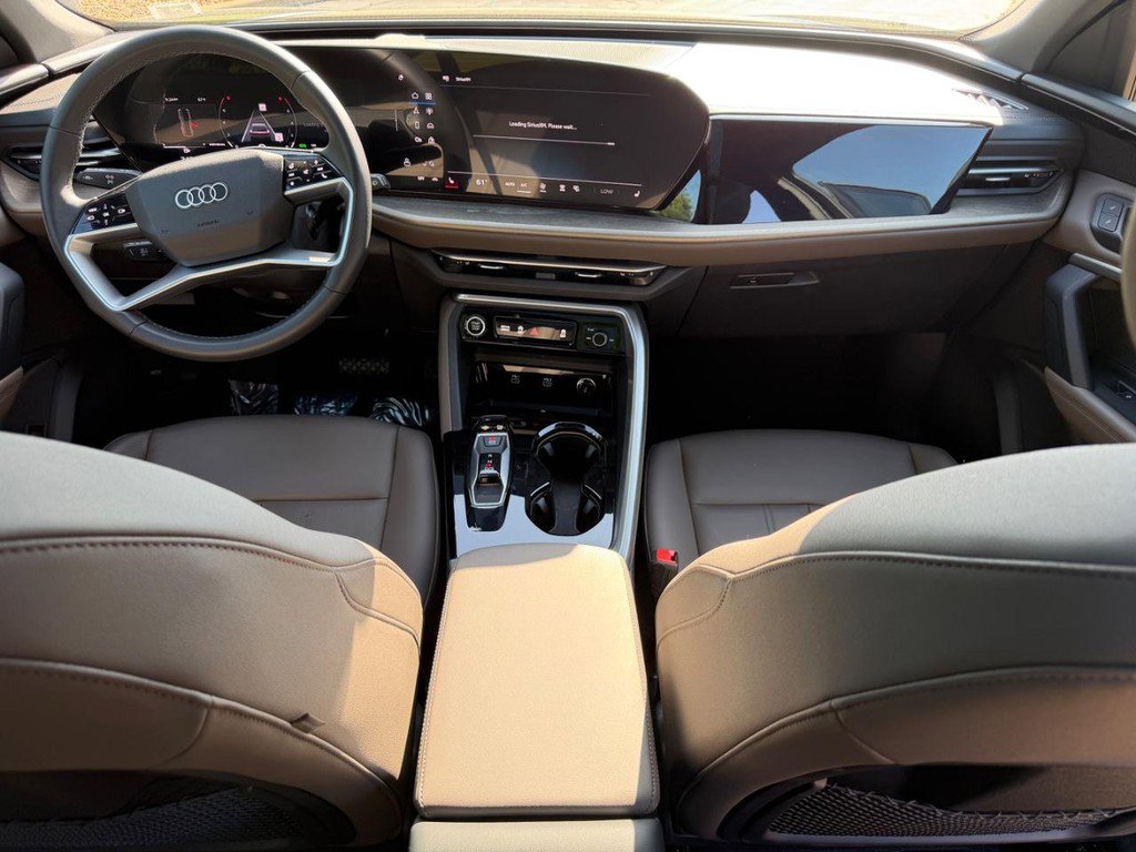 Used 2025 Audi Q5 Premium w/ Convenience Package AWD/4WD image 11