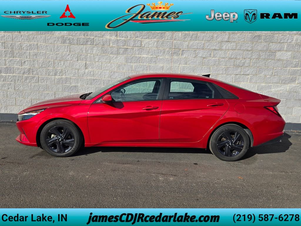 Used 2023 Hyundai Elantra SEL w/ Cargo Package FWD image 2