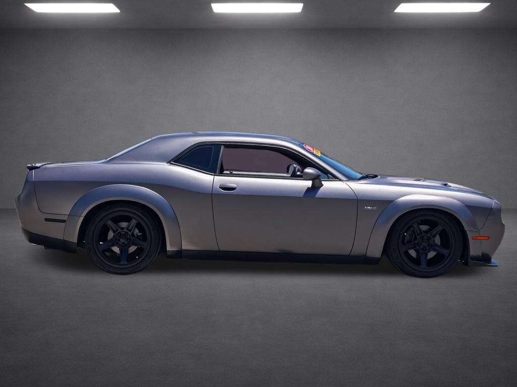 Used 2017 Dodge Challenger R/T RWD image 31