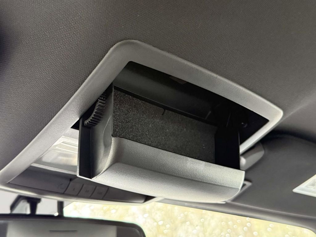 Used 2012 Dodge Challenger SRT8 w/ Premium Sound Group image 28