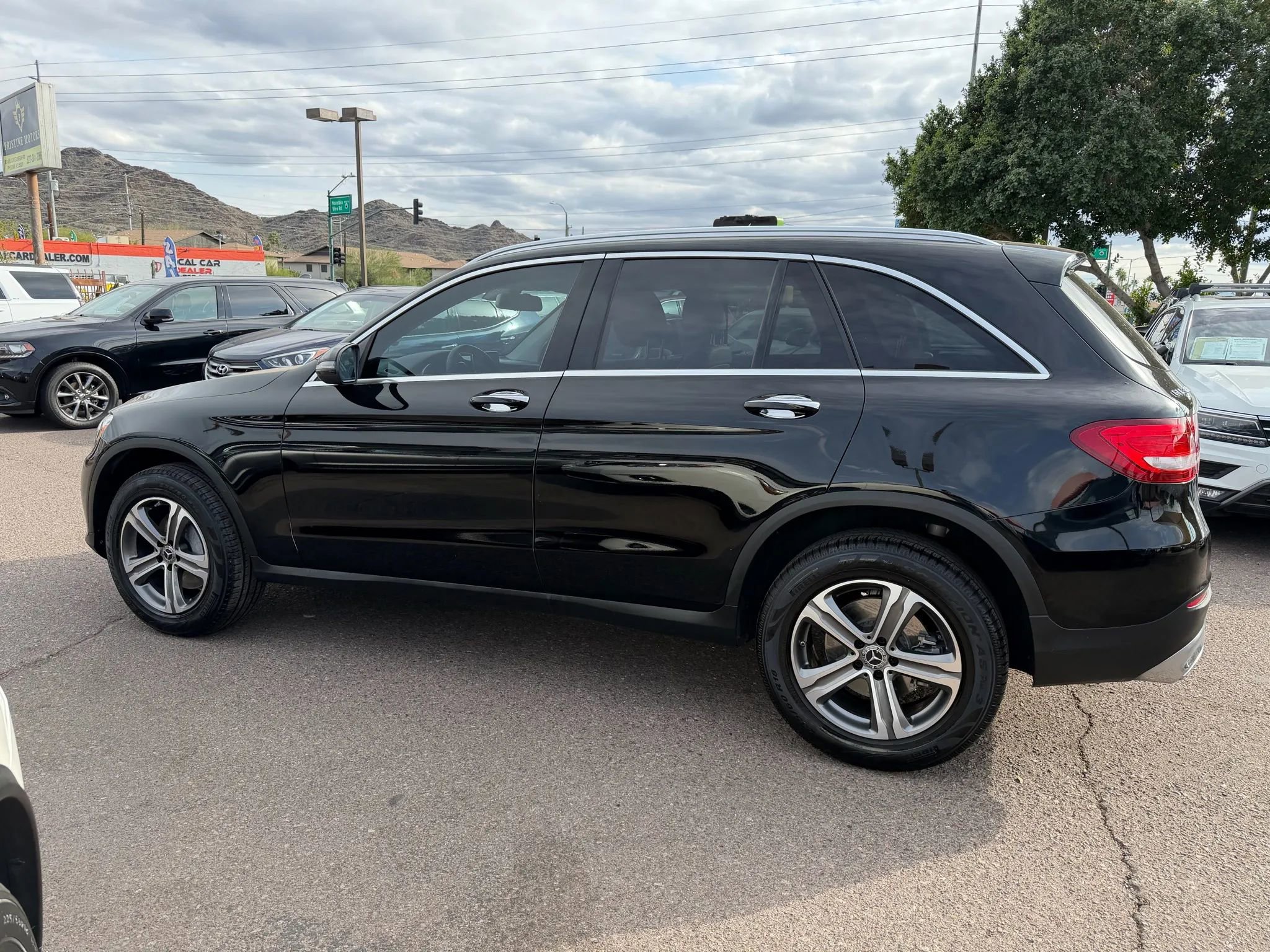 Used 2018 Mercedes-Benz GLC 300 w/ Premium Package image 8