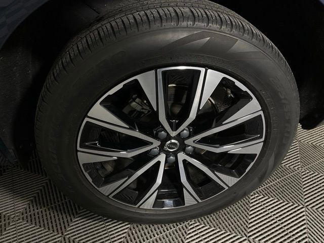 Certified 2023 Volvo XC60 B5 Plus w/ Climate Package image 37