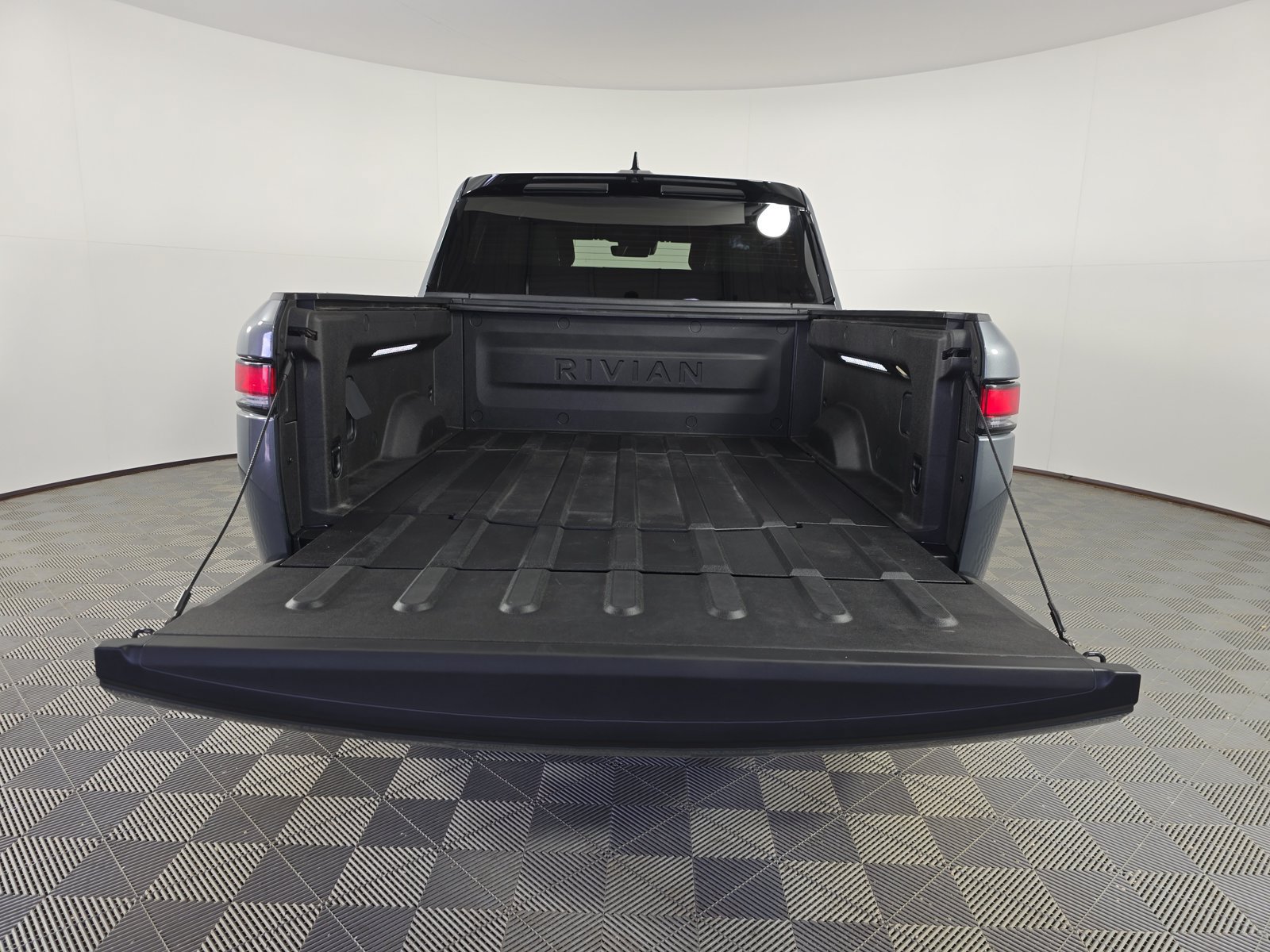 Used 2024 Rivian R1T Adventure Quad AWD/4WD image 15