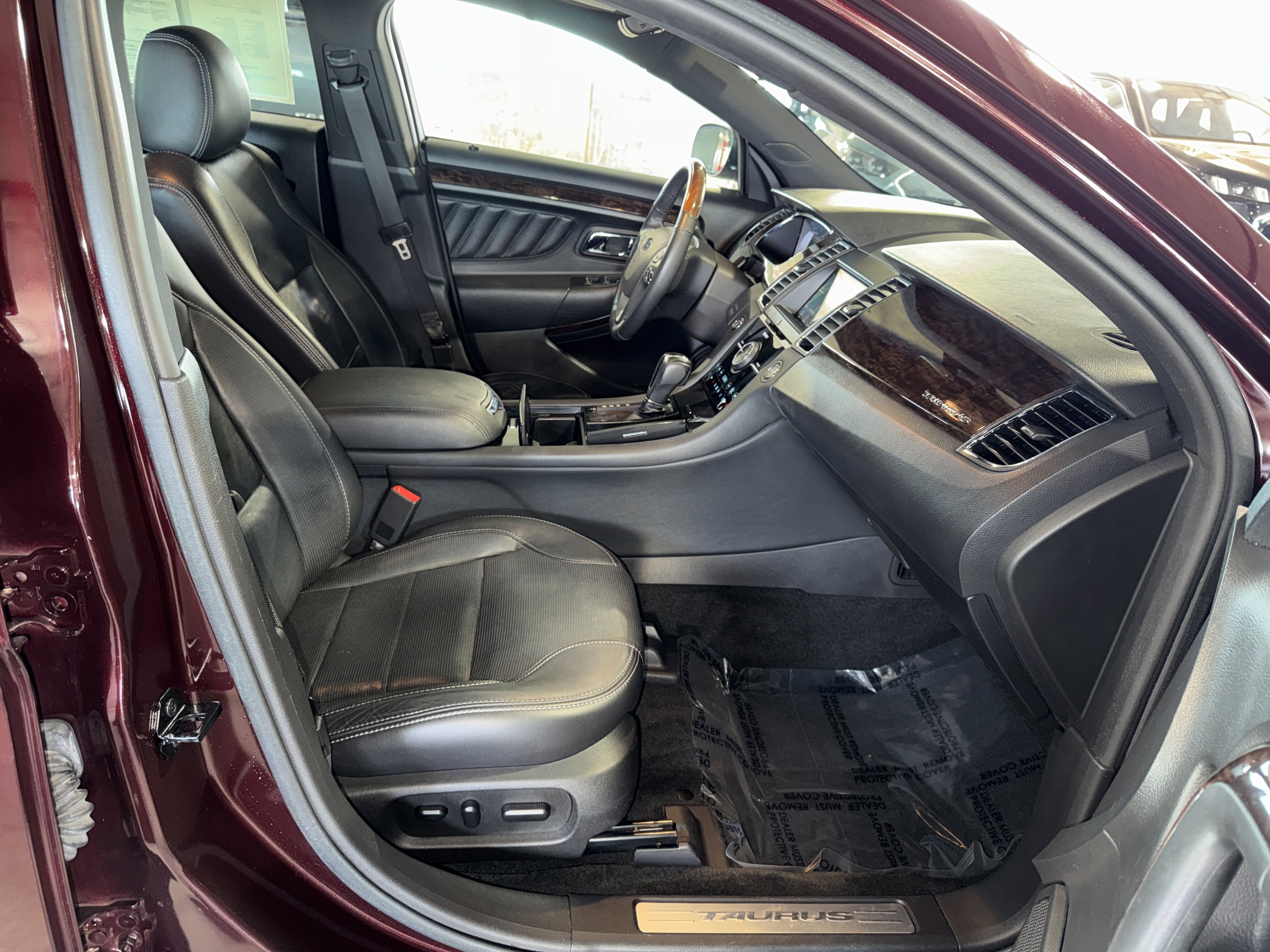 Used 2018 Ford Taurus Limited image 10