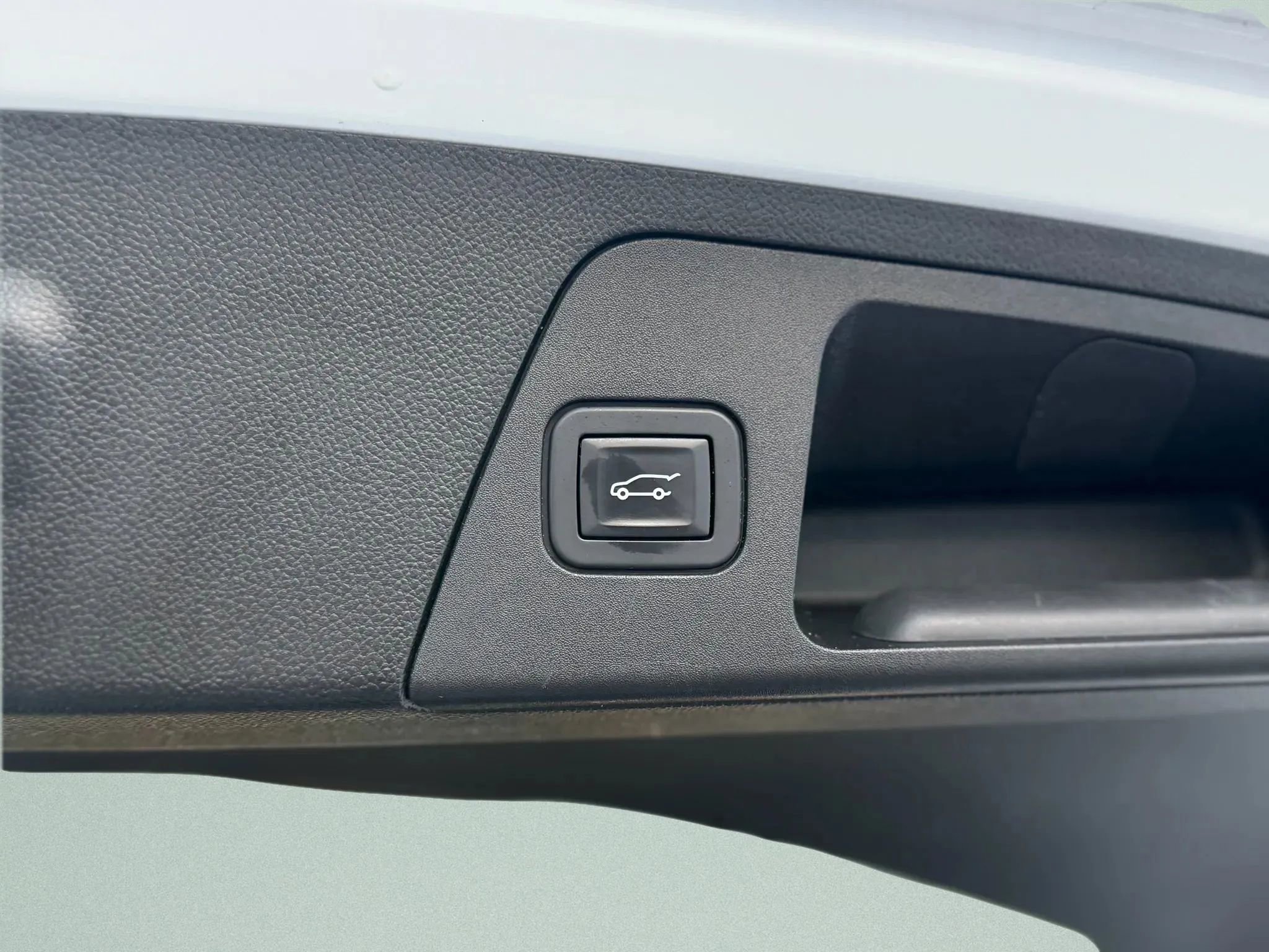 Used 2017 Buick Envision Essence image 16