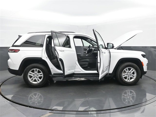 Used 2024 Jeep Grand Cherokee Laredo image 57