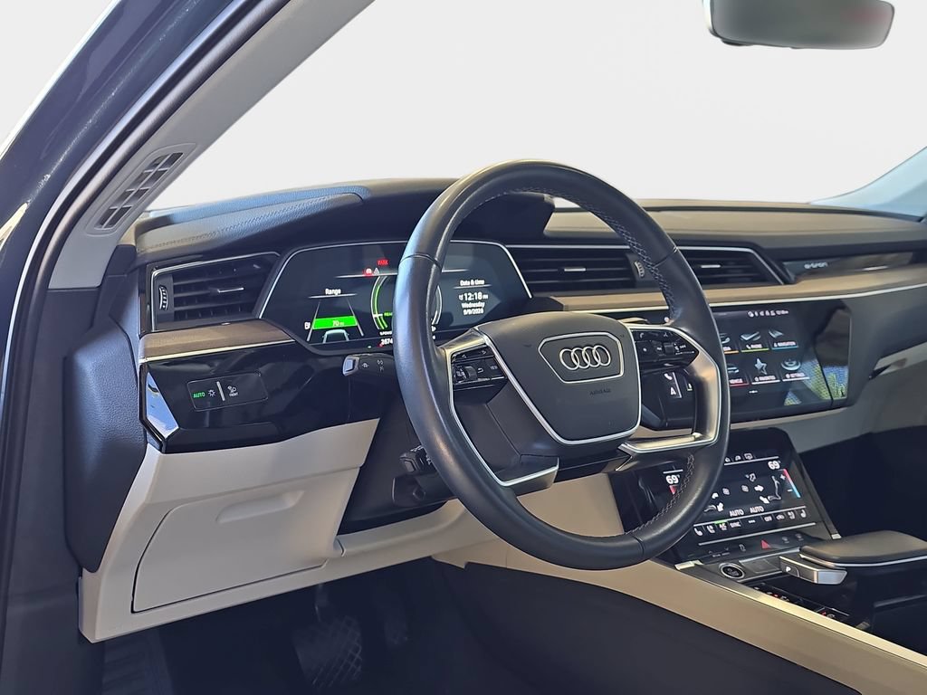 Certified 2024 Audi Q8 e-tron Premium Plus w/ Premium Plus Package AWD/4WD image 18