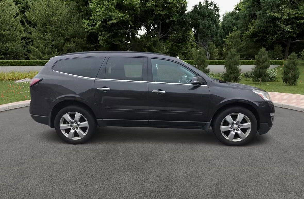 Used 2016 Chevrolet Traverse LT w/ Style and Technology Package image 6