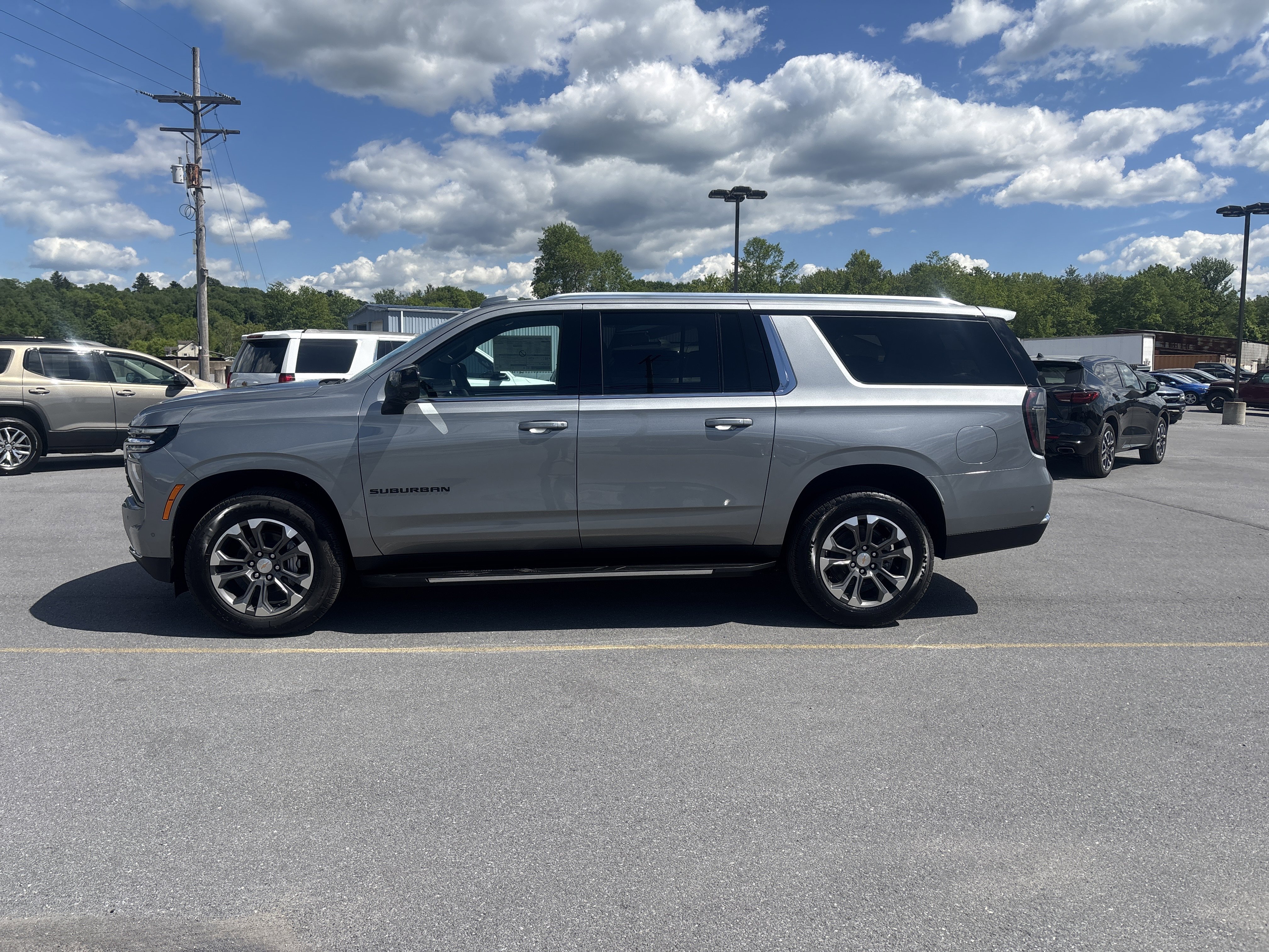 New 2026 Chevrolet Suburban LT w/ Comfort Package AWD/4WD image 7