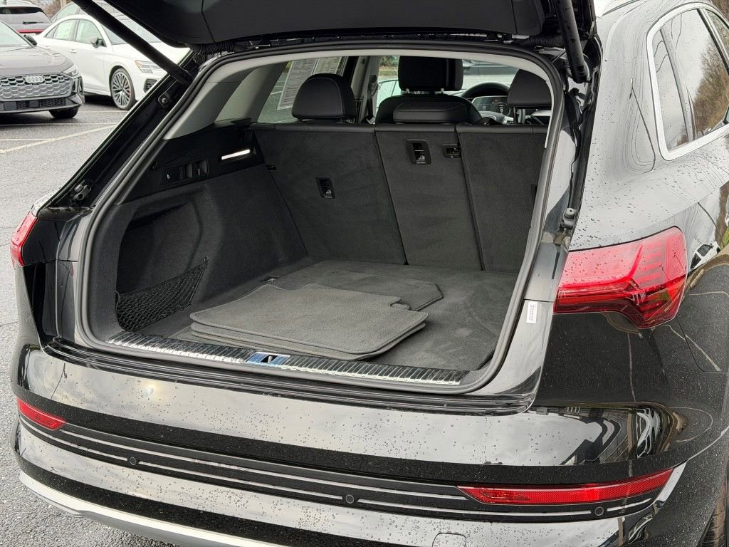 Certified 2022 Audi e-tron Premium image 17