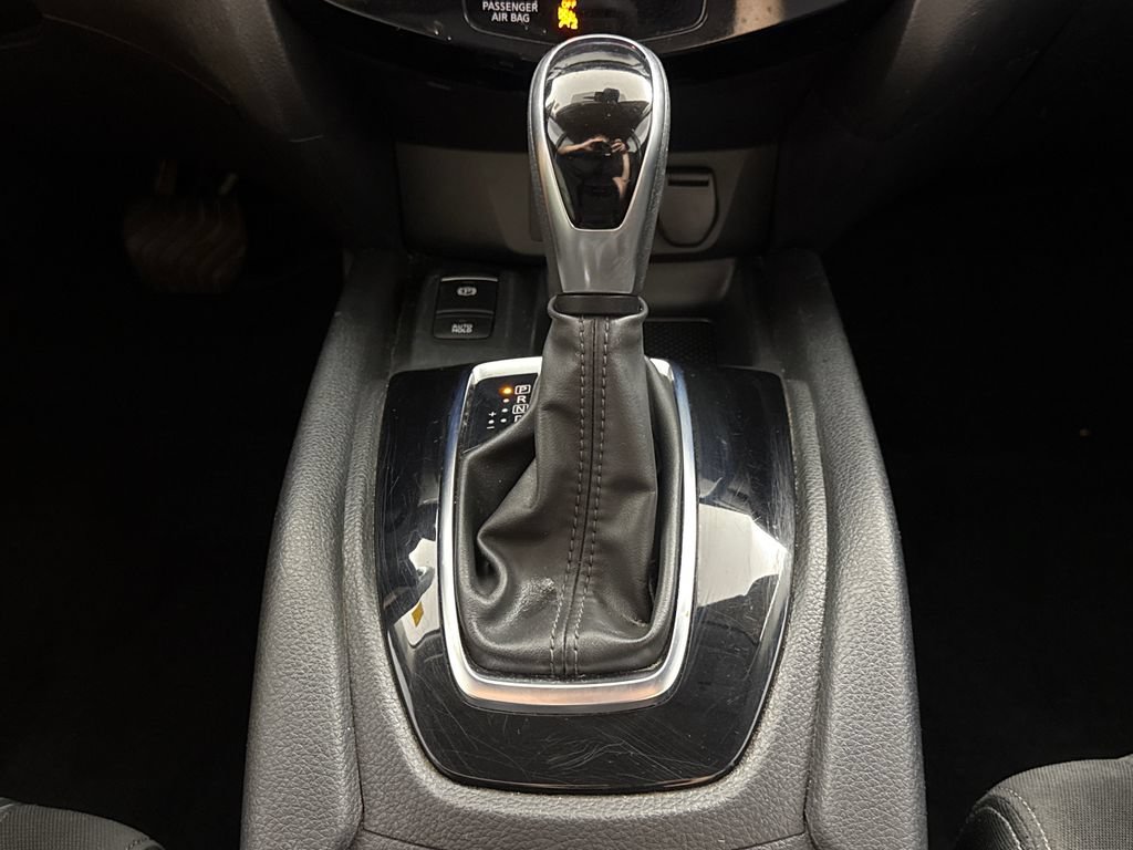 Used 2019 Nissan Rogue SV w/ Premium Package FWD image 19