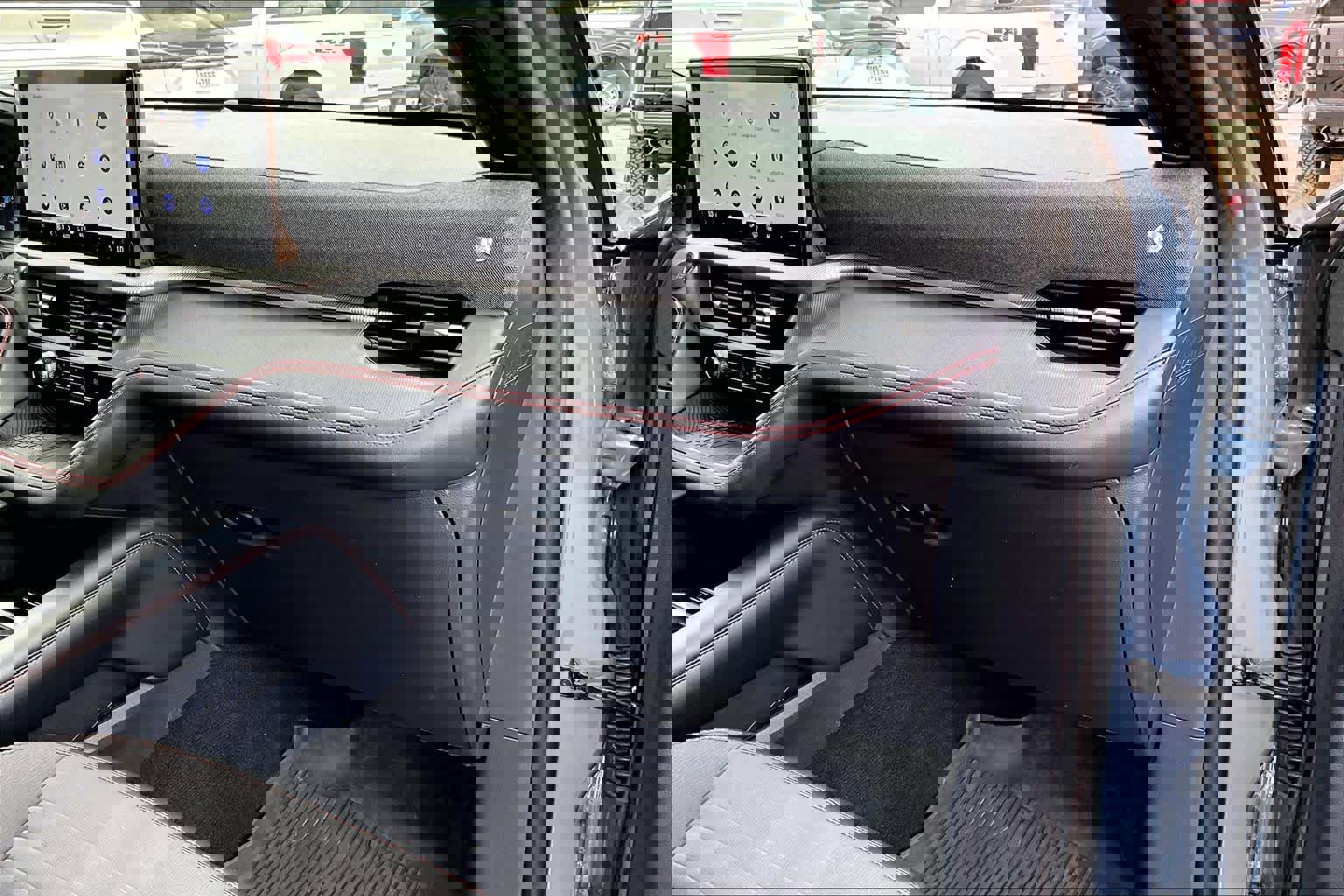 Certified 2025 Ford Explorer ST-Line w/ Premium Package image 19