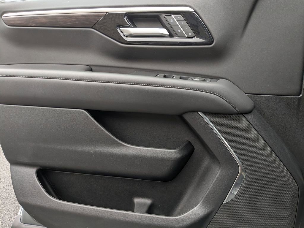 Used 2025 Chevrolet Tahoe LT image 11