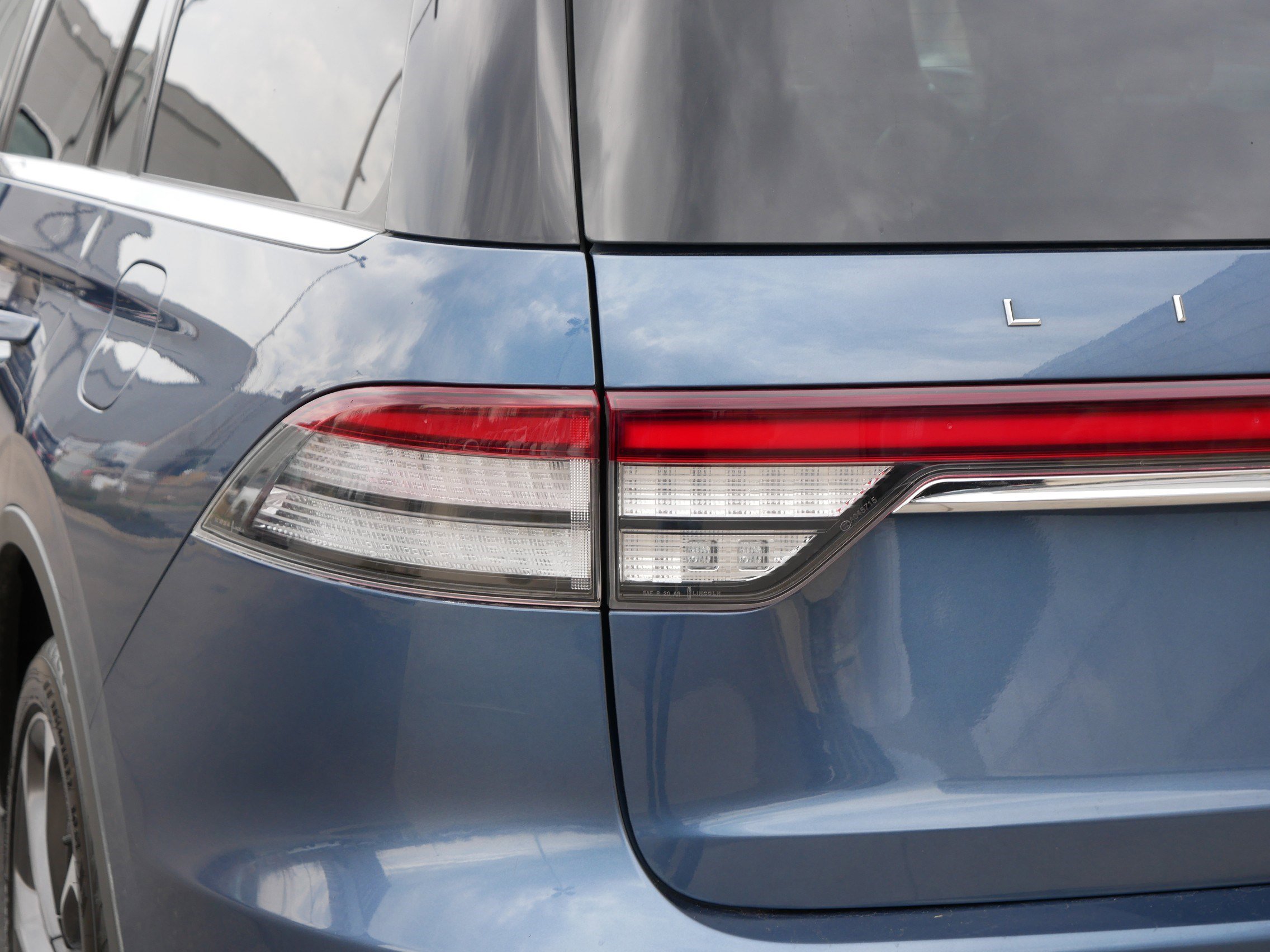 Used 2020 Lincoln Aviator Reserve w/ Equipment Group 202A image 17