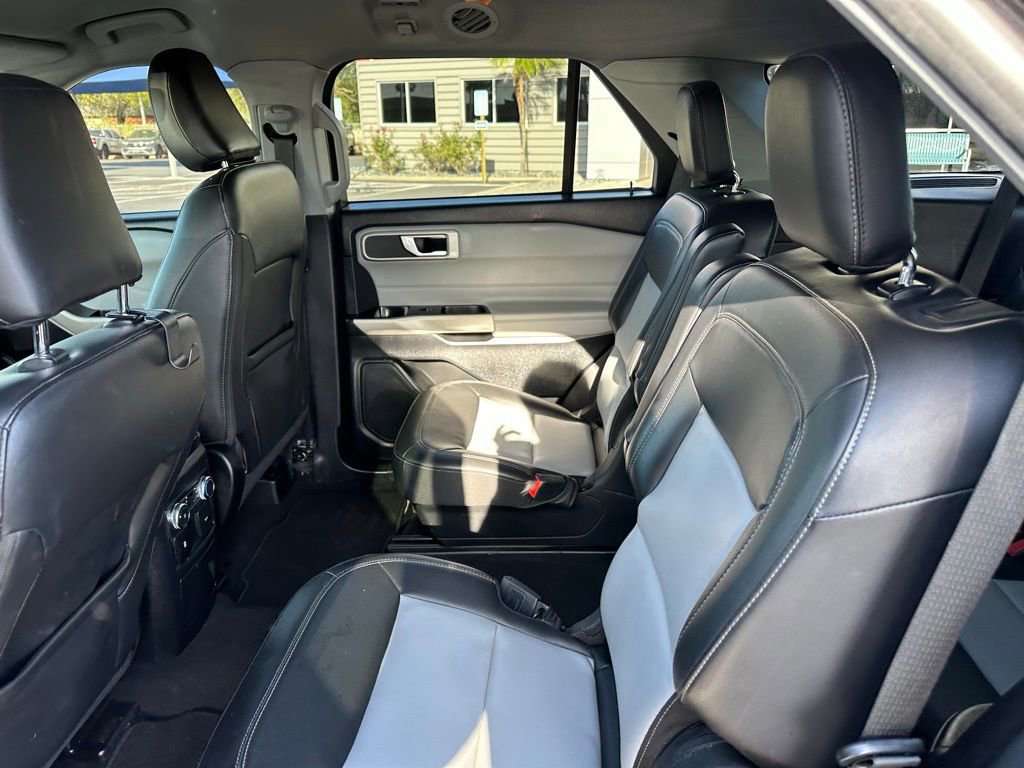 Certified 2022 Ford Explorer XLT w/ Equipment Group 202A RWD image 17