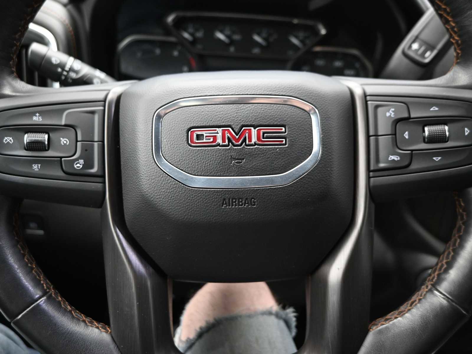 Used 2022 GMC Sierra 2500 AT4 w/ AT4 Preferred Package image 10