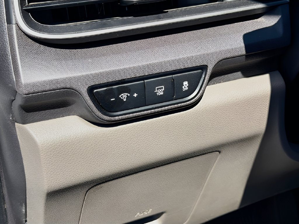 Used 2025 Kia Carnival EX FWD image 10
