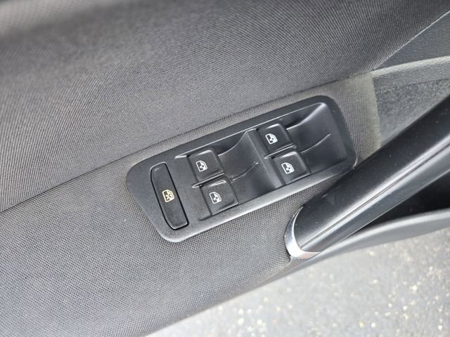 Used 2017 Volkswagen Golf S AWD/4WD image 21