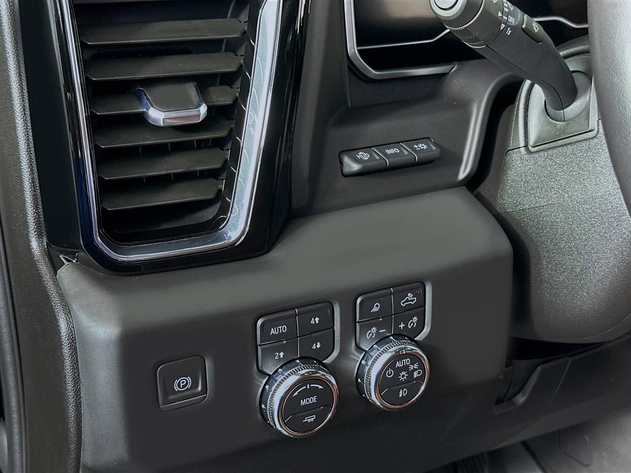 Used 2024 GMC Sierra 3500 Denali Ultimate image 30